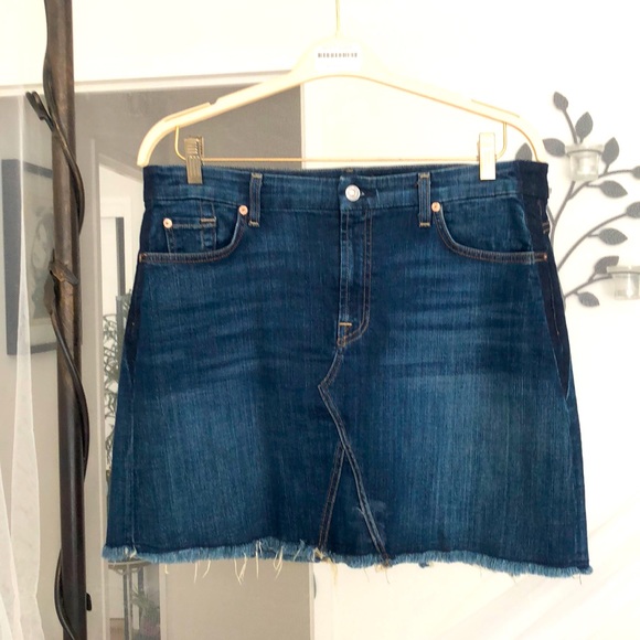 7 For All Mankind Dresses & Skirts - 🎉SEVEN For All Mankind Jean Style Denim Skirt💝
